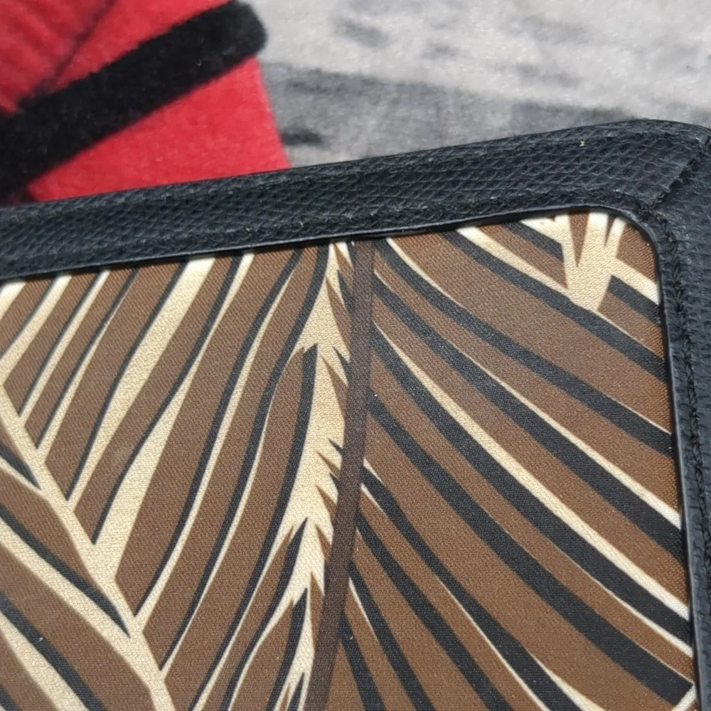 Vera Bradley Georgia banana leaf wallet